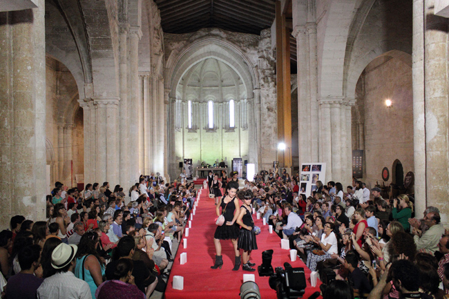 Desfile organizado por la estilista Olga Garcia en el Monasterio de Palazuelos